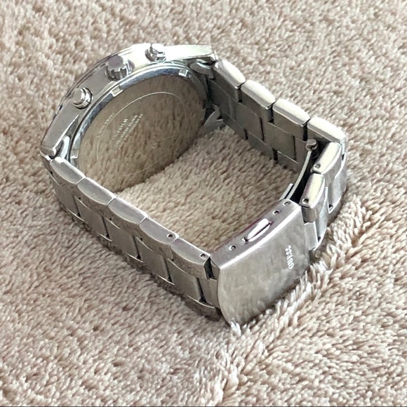 Watch: GUESS Watch, Silver - NO Extra Links or Battery ๐ Bundle Me! - Picture 5 of 10